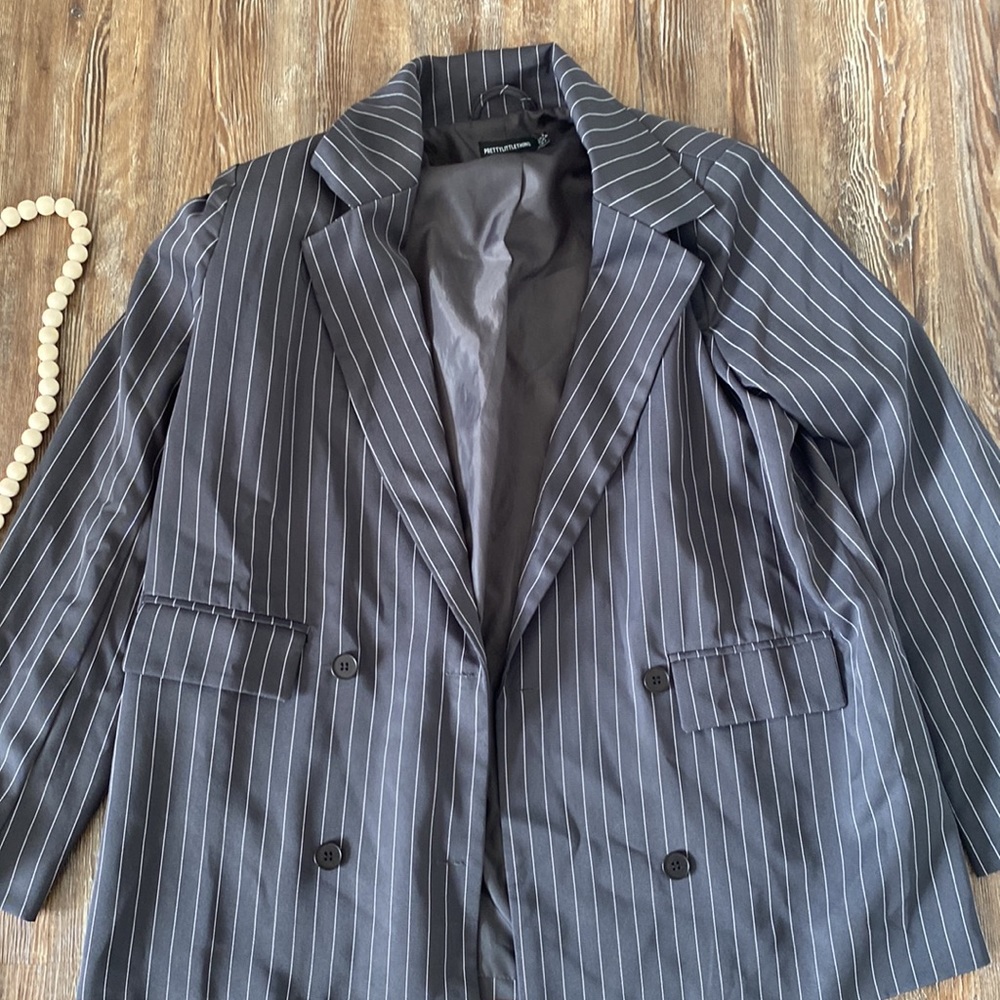 PrettyLittleThing Blazer - Picture 2 of 4